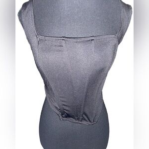 Sexy top with boneing and zip up back